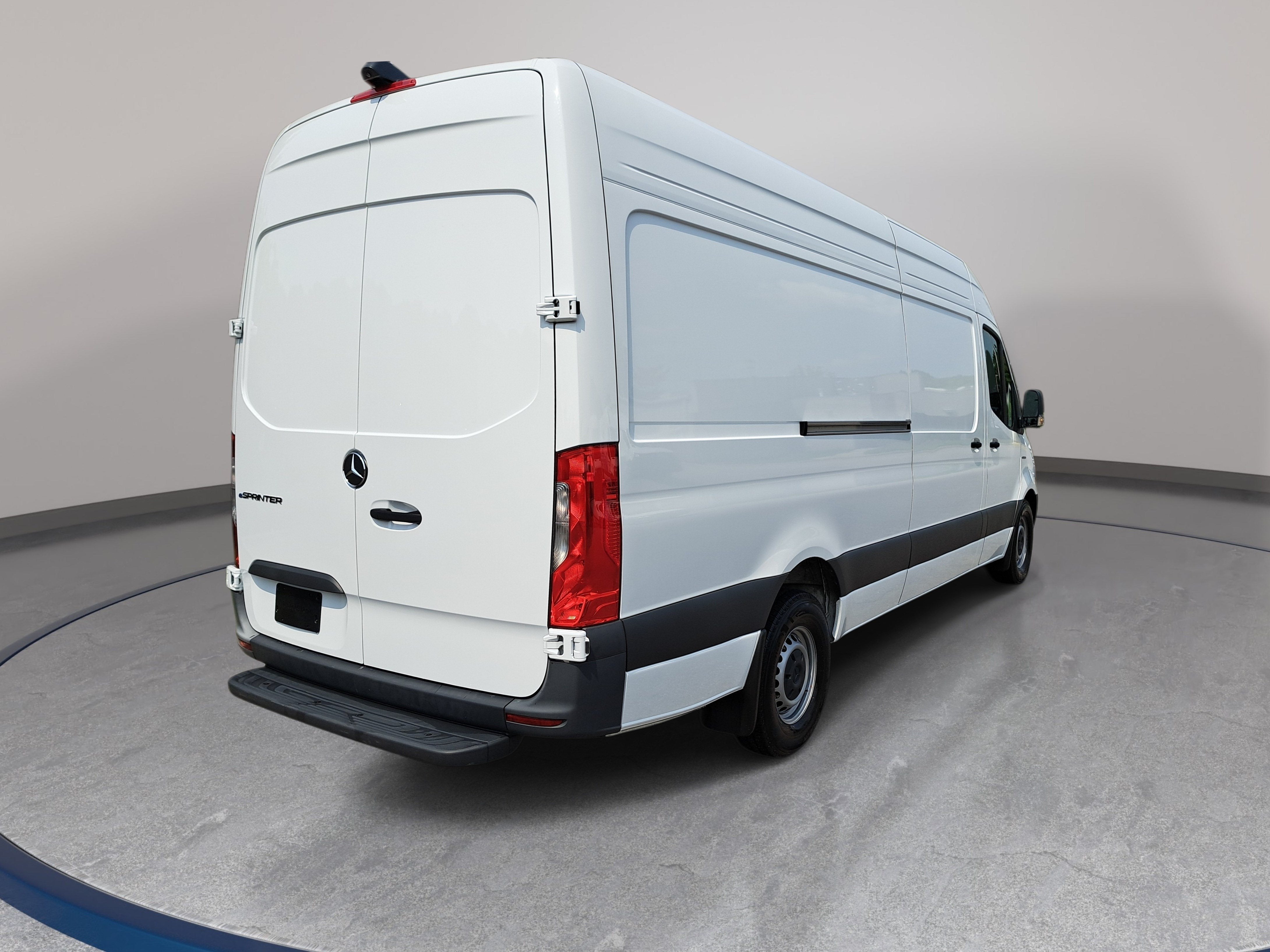 2024 Mercedes-Benz eSprinter Cargo Van Cargo 170 WB