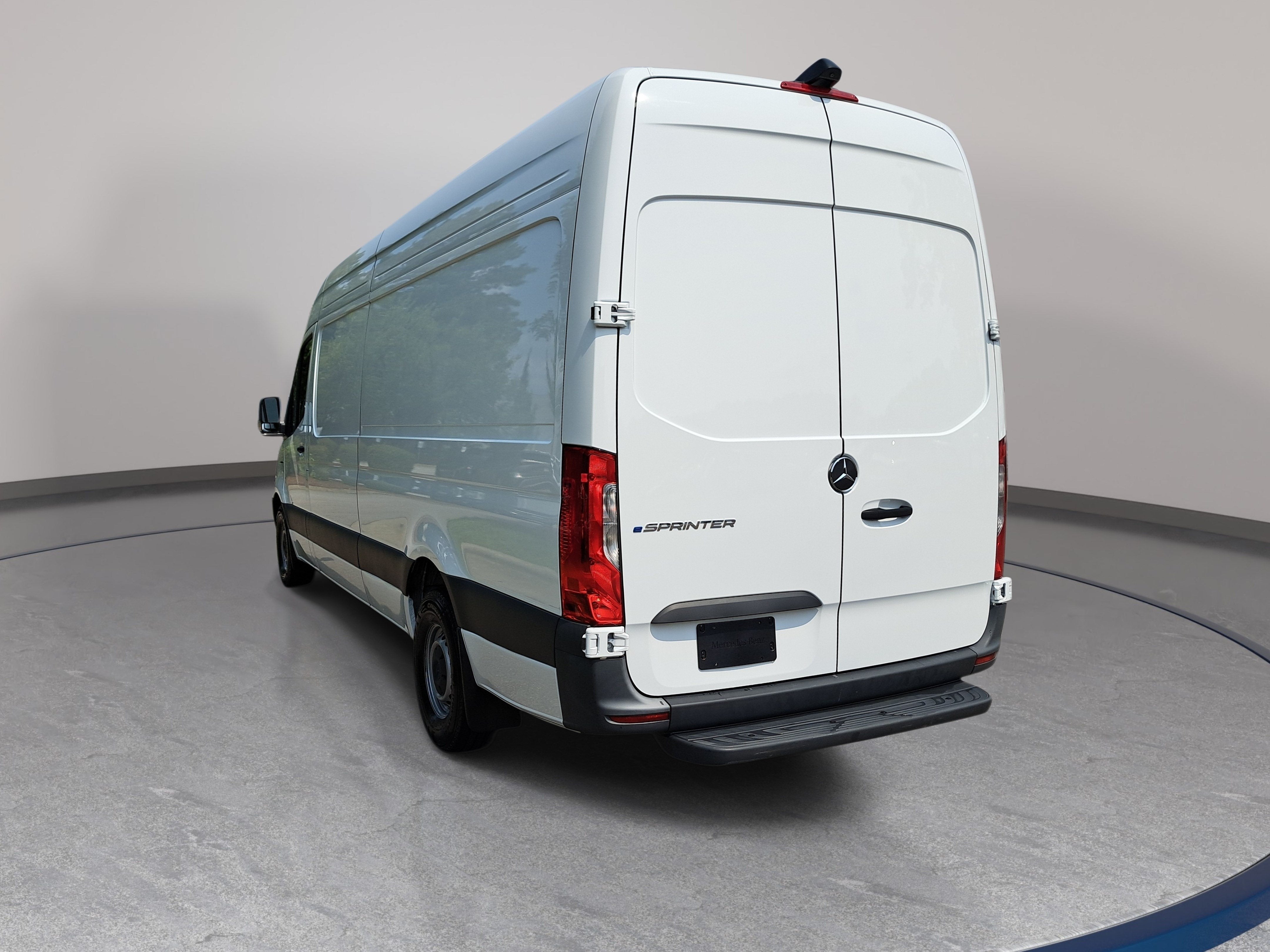 2024 Mercedes-Benz eSprinter Cargo Van Cargo 170 WB