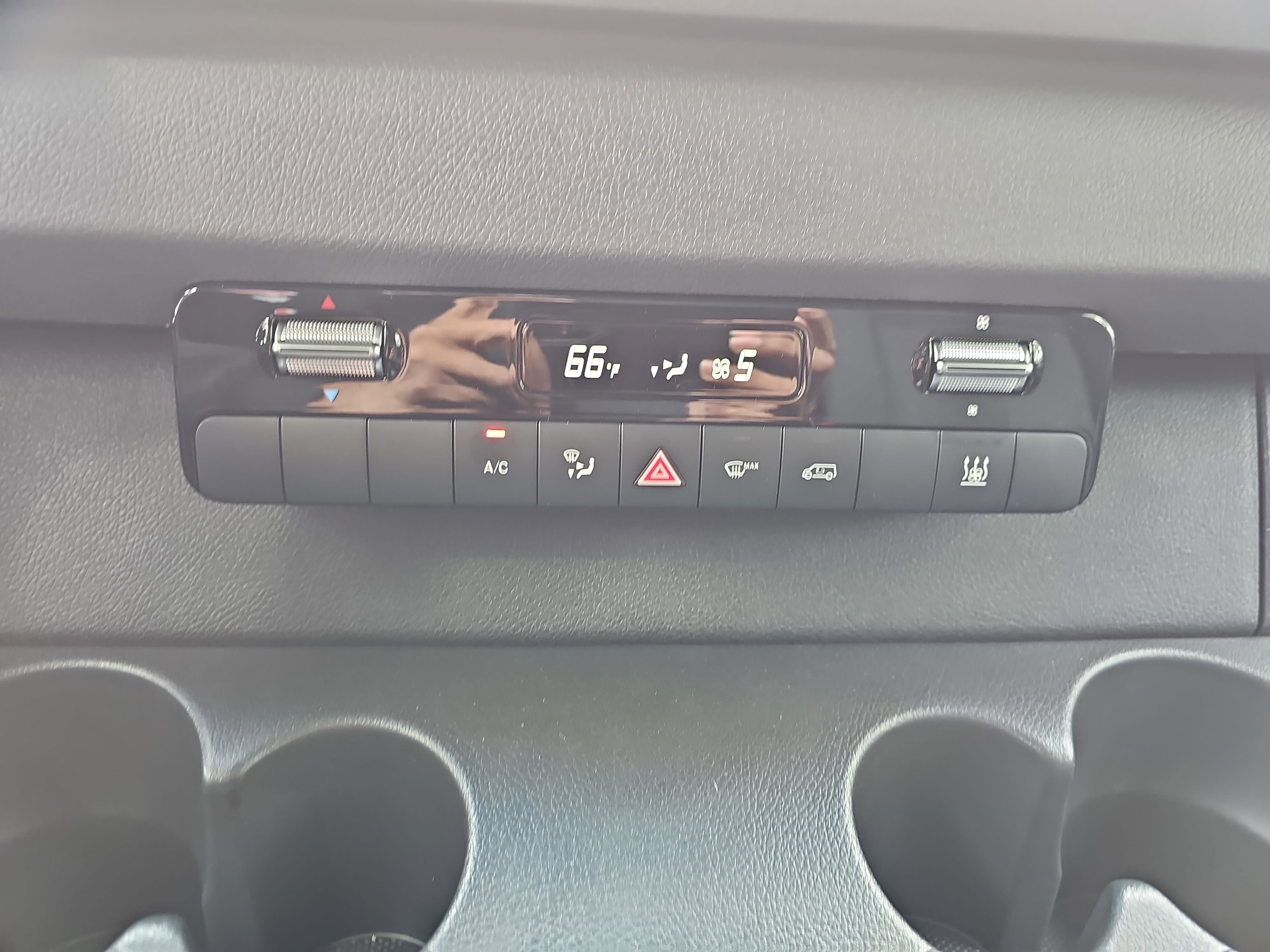 2024 Mercedes-Benz eSprinter Cargo Van Cargo 170 WB