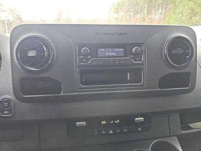 2024 Mercedes-Benz eSprinter Cargo Van Cargo 170 WB