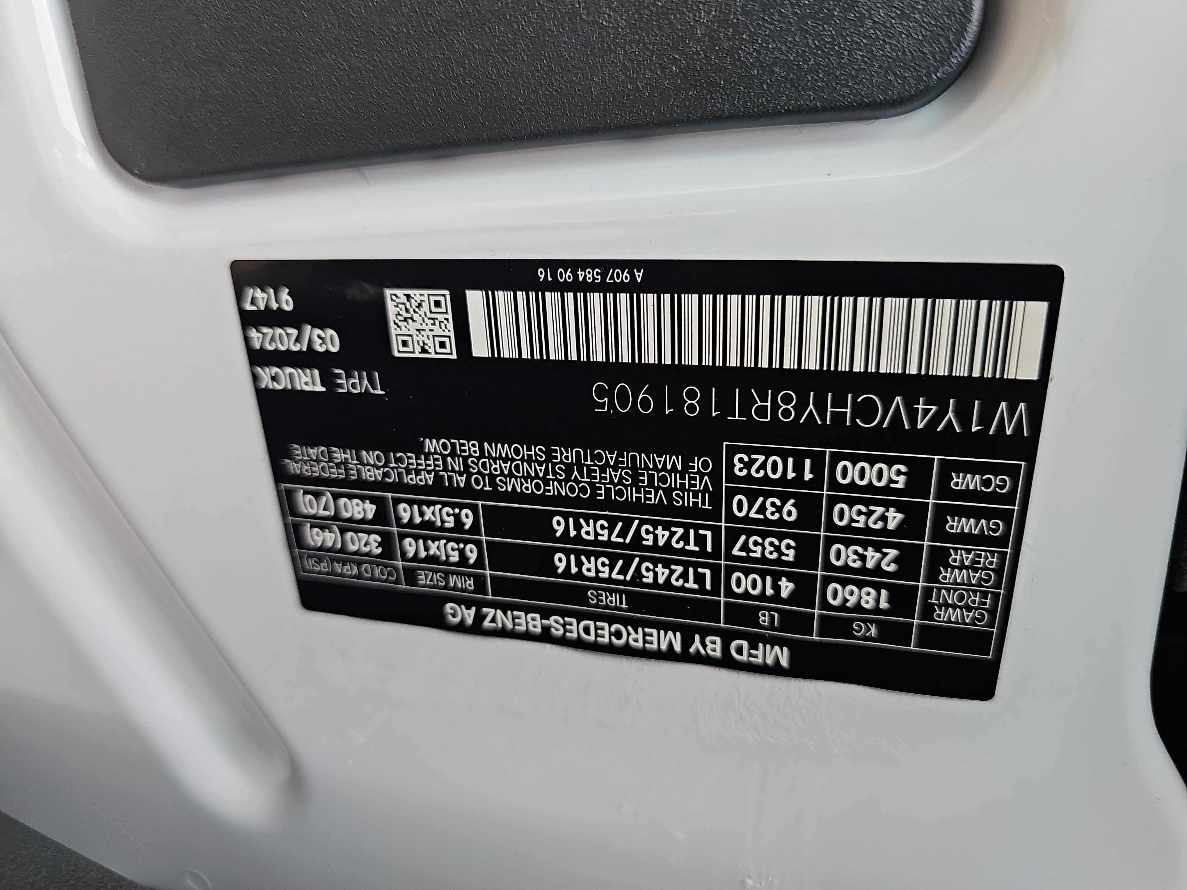 2024 Mercedes-Benz eSprinter Cargo Van Cargo 170 WB