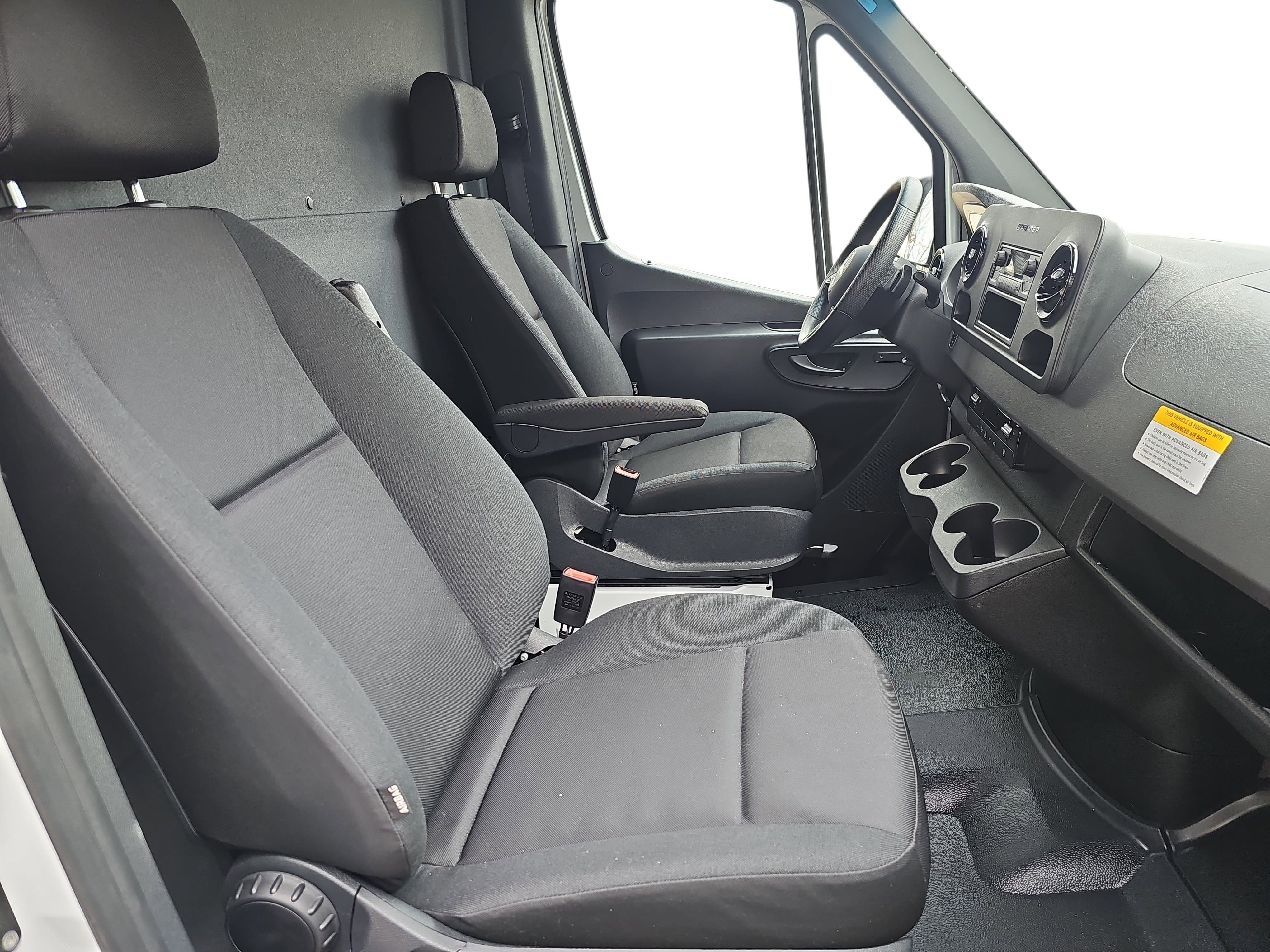 2024 Mercedes-Benz eSprinter Cargo Van Cargo 170 WB