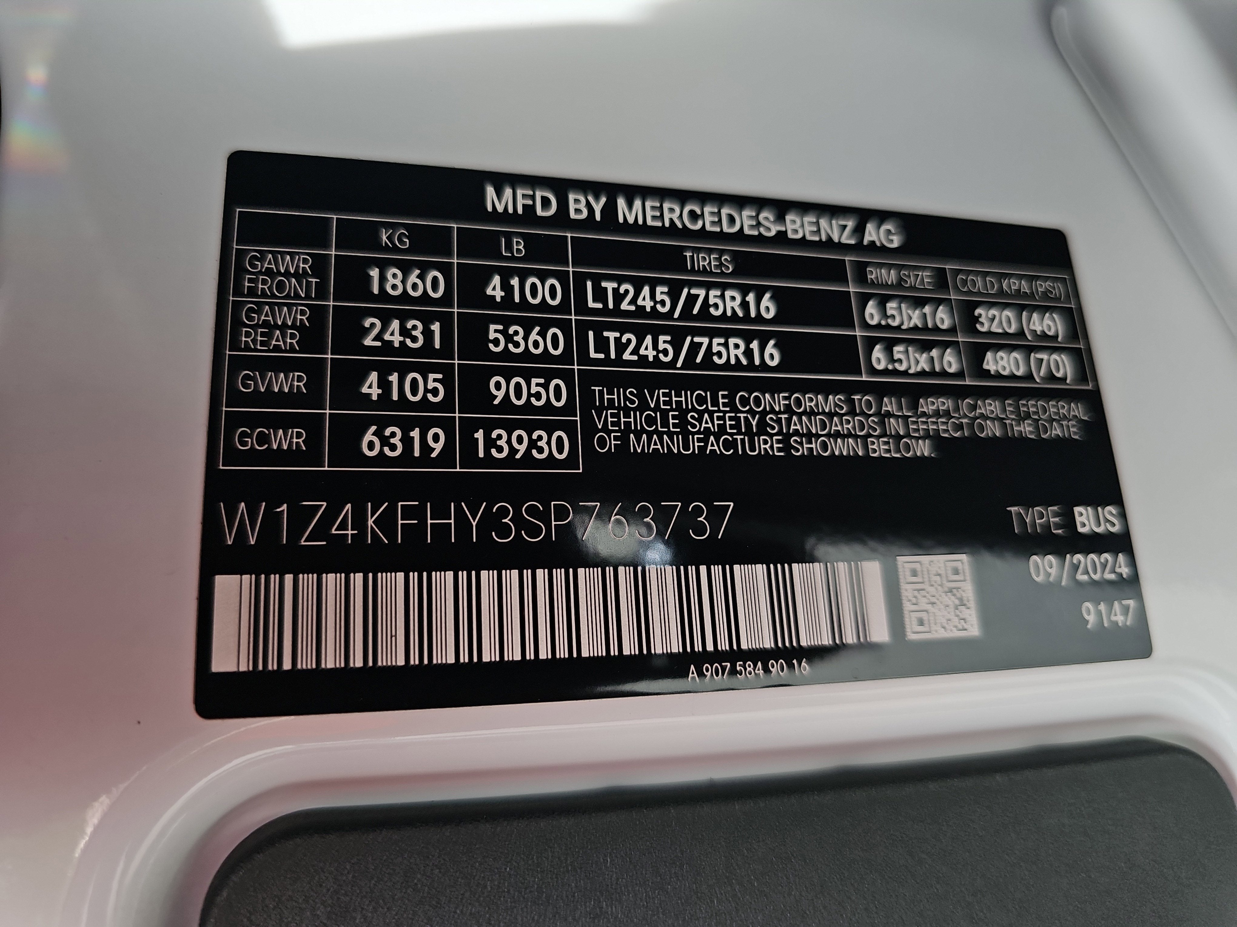 2025 Mercedes-Benz Sprinter Passenger Van Passenger 144 WB