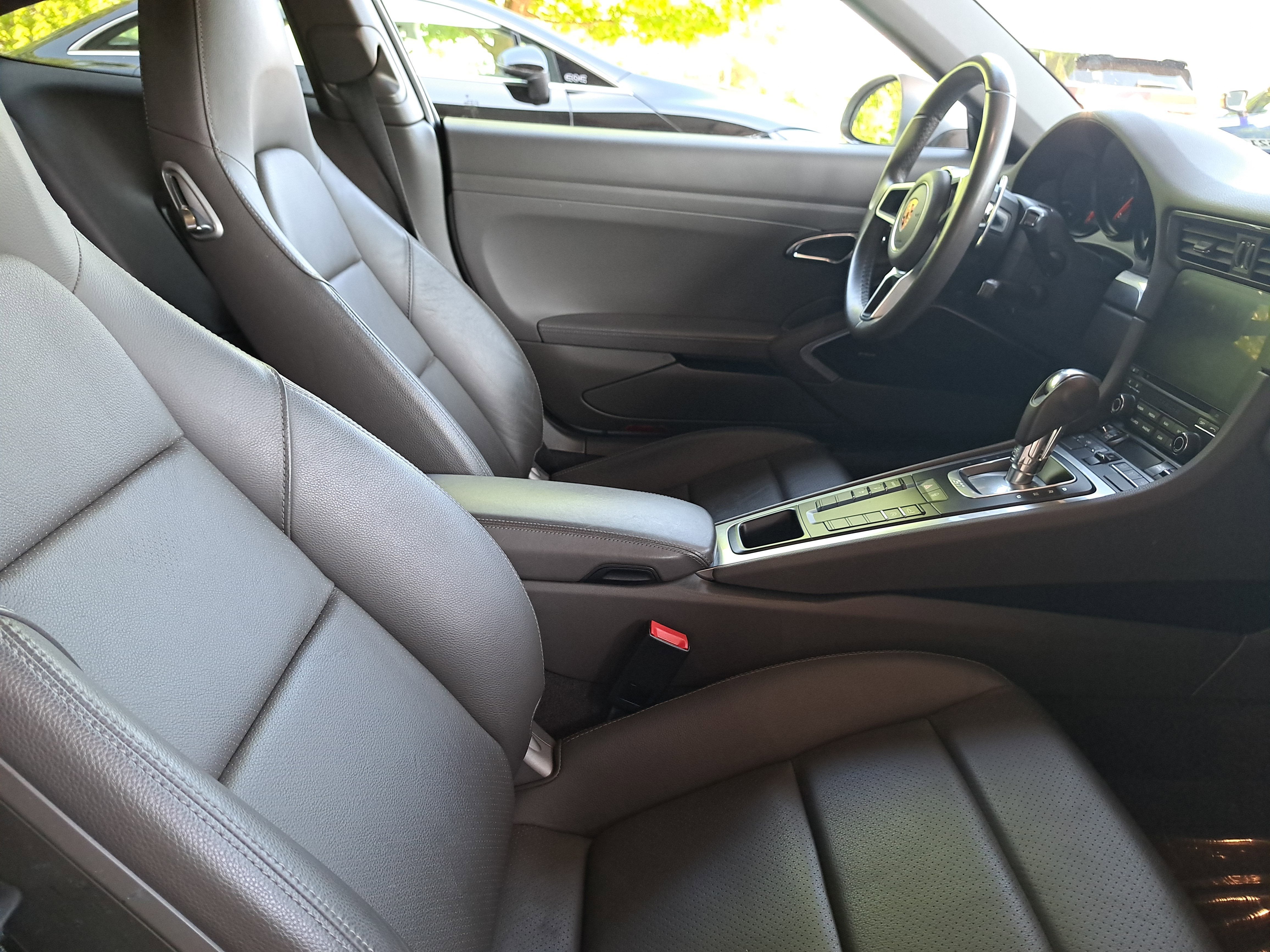 2018 Porsche 911 Carrera